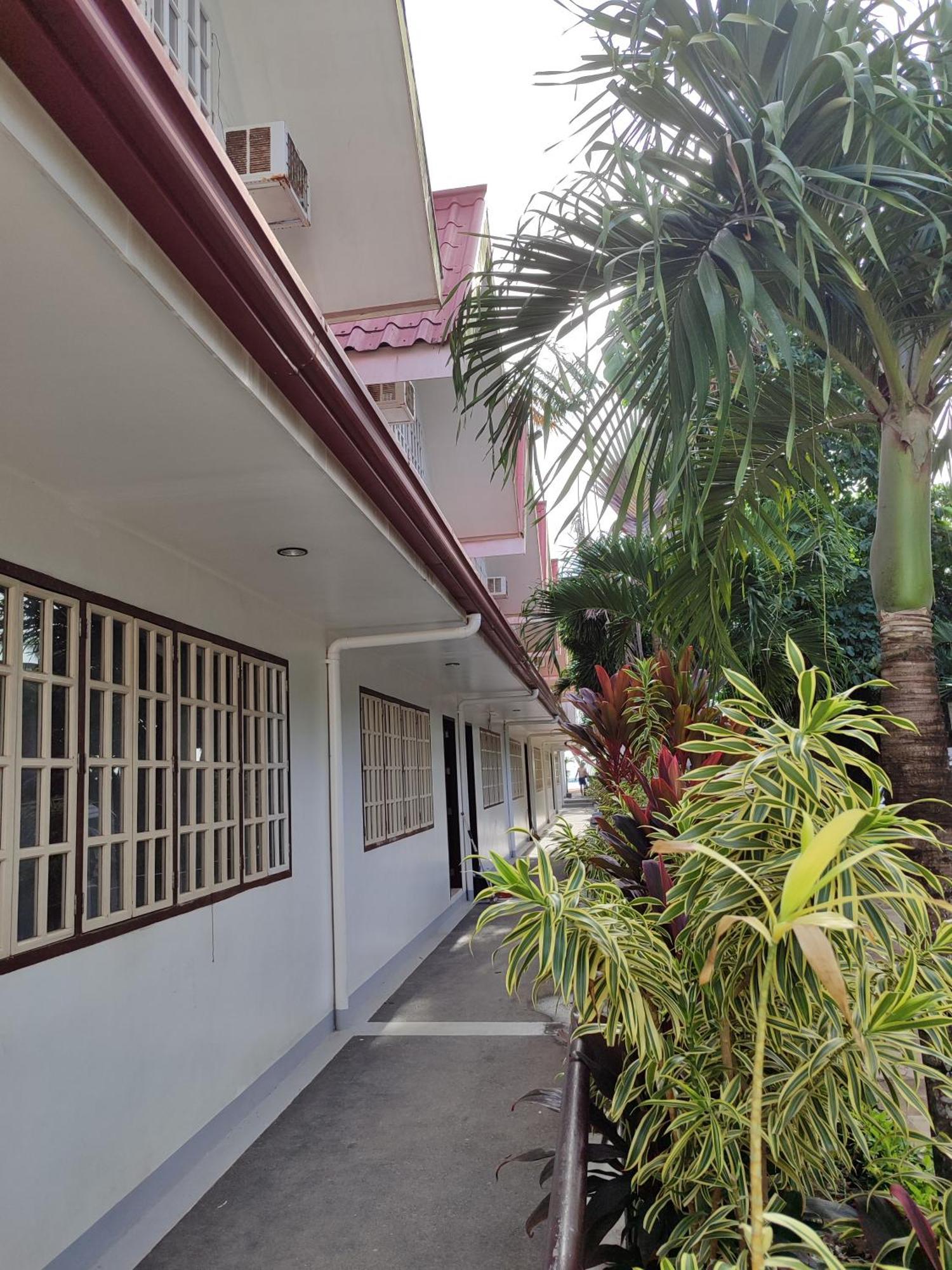 Castle Rock Boracay Aparthotel Yapak Exterior photo